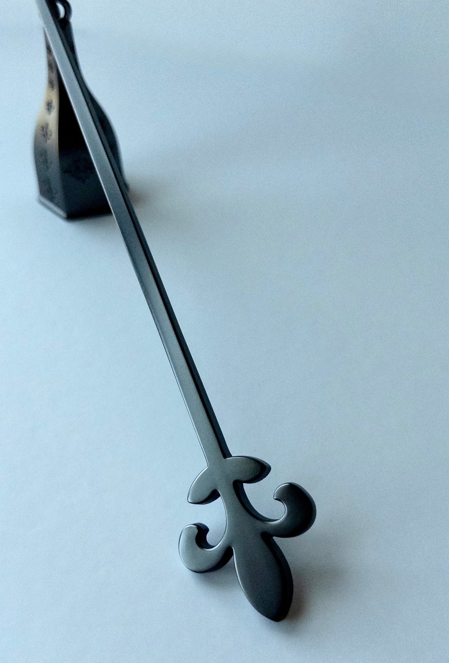 Fleur Noire – Gothic Candle Snuffer