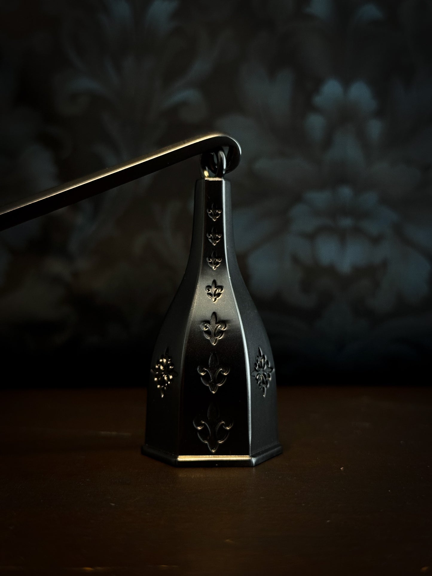 Fleur Noire – Gothic Candle Snuffer