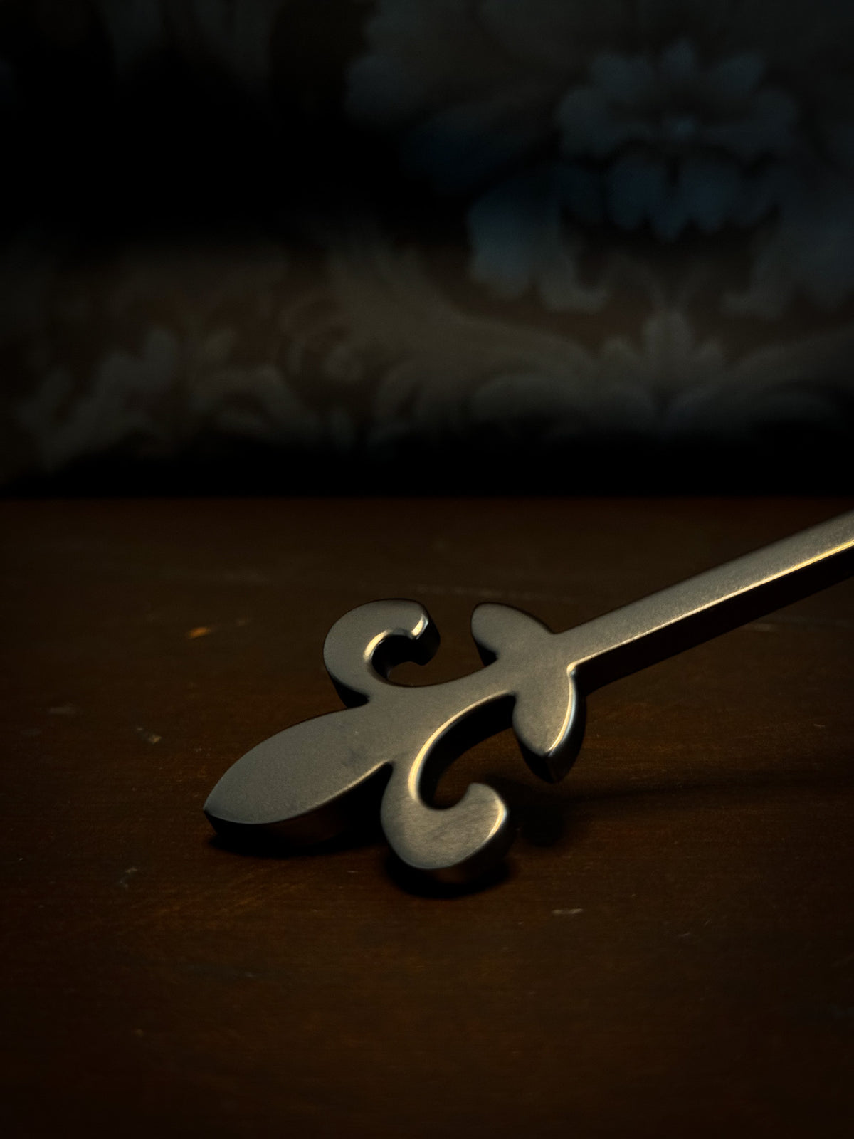 Fleur Noire – Gothic Candle Snuffer