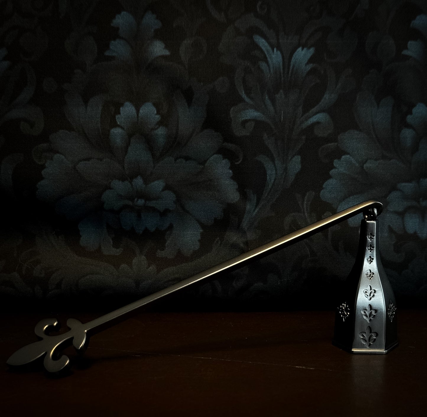 Fleur Noire – Gothic Candle Snuffer